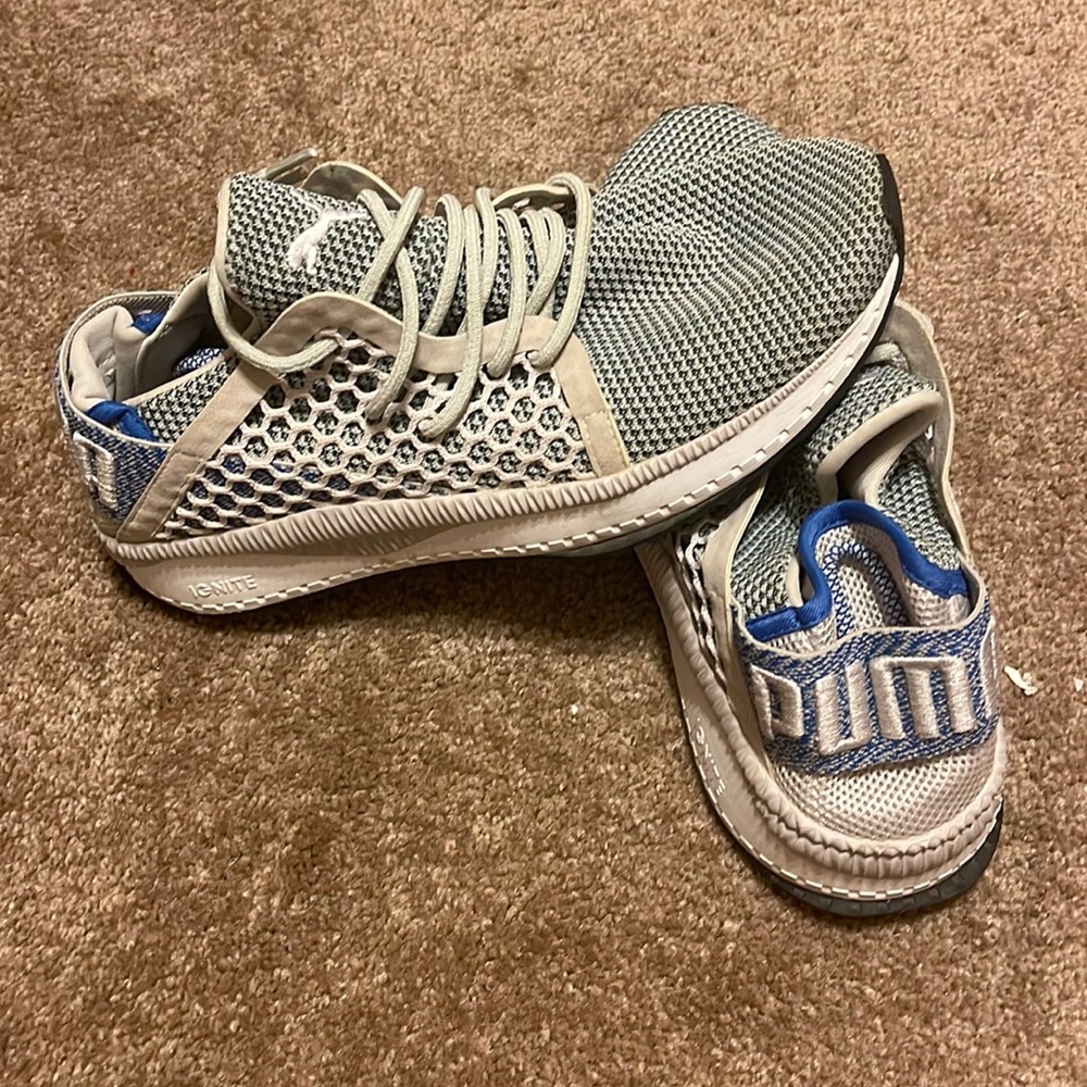 Pumas shoes